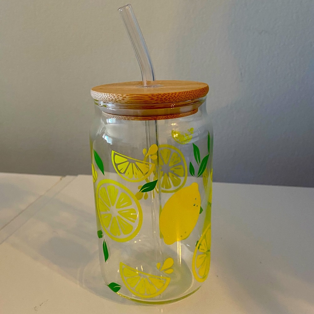 -18oz glass cup with bamboo lid and glass straw